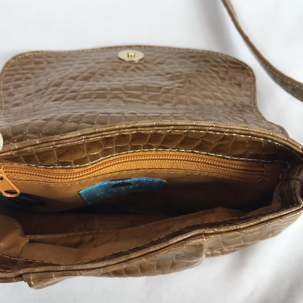 Kathy Van Zeeland Crossbody Purse & Wallet Set - Picture 4 of 8